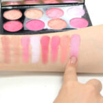 پالت رژگونه 8 رنگ رولوشن مدل Sugar & Spice - تصویر 4