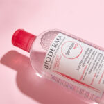 محلول میسلار پاک کننده صورت و دور چشم بایودرما Sensibio H2O - تصویر 4